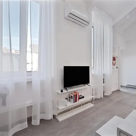 Saronno 7 شقة ميلان