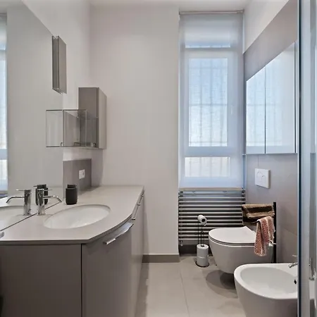 Saronno 7 Apartment *